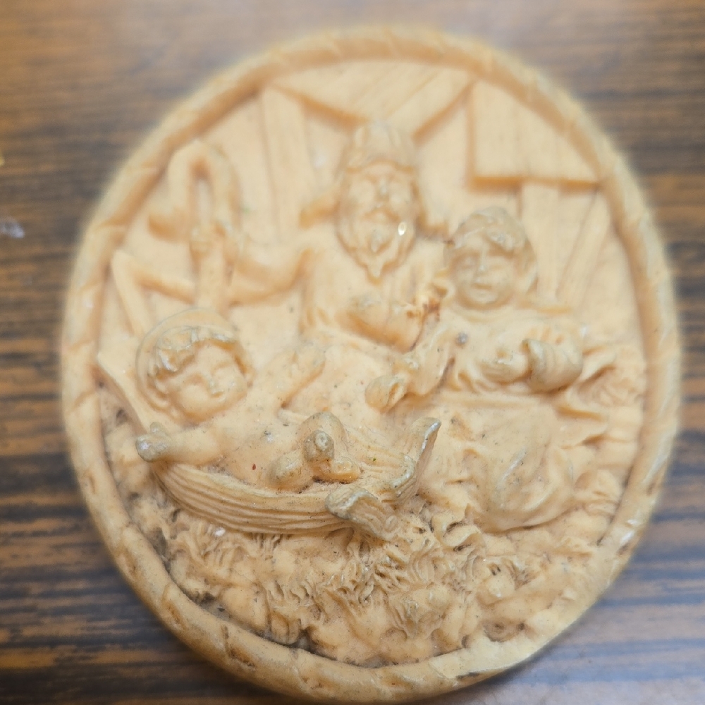 Vintage Carved Nativity Pin/Brooch